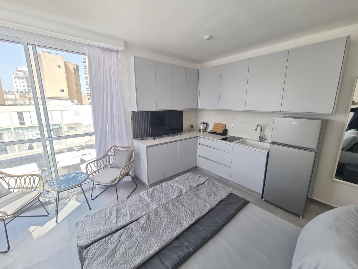 חוויה בכיכר Apartment Netanya Exterior photo